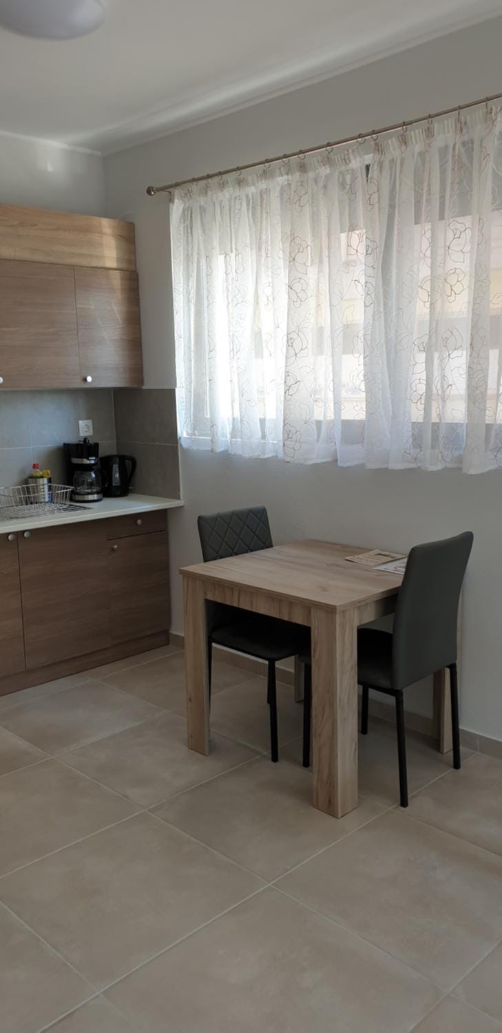 AVR Airport Deluxe Suites 6 AIRPORT FREE SHUTLE Bed and Breakfast in East Attica Regional Unit, Greece