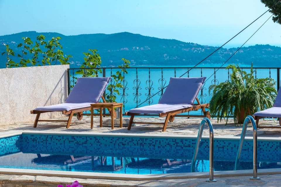 Sea view, sunbed