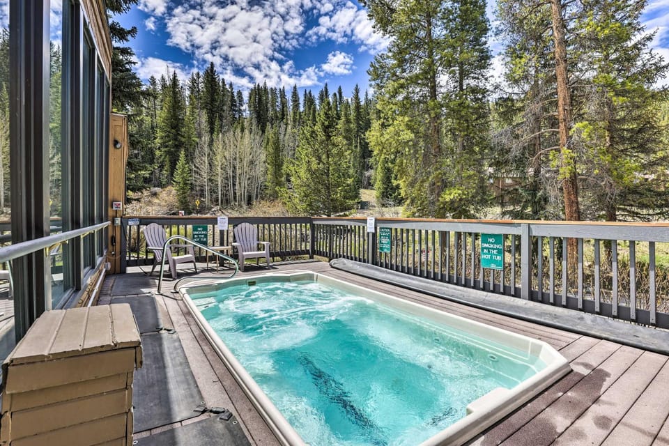 Keystone Mountain Getaway: Walk to Ski Lifts House in Keystone