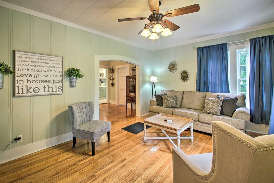 half Mi to Hot Springs Natl Park Cottage with Patio House in Hot Springs