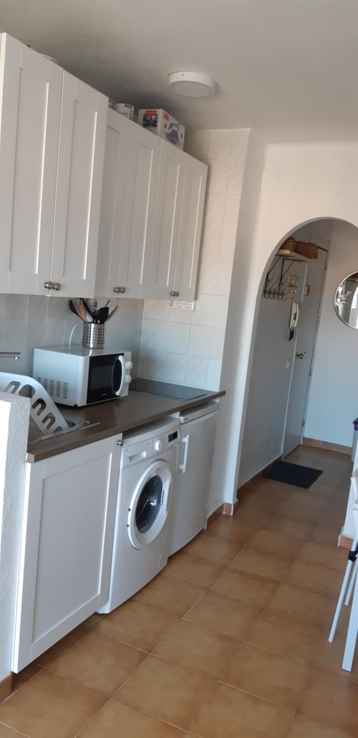 Kitchen or kitchenette, minibar, stove, toaster, washing machine