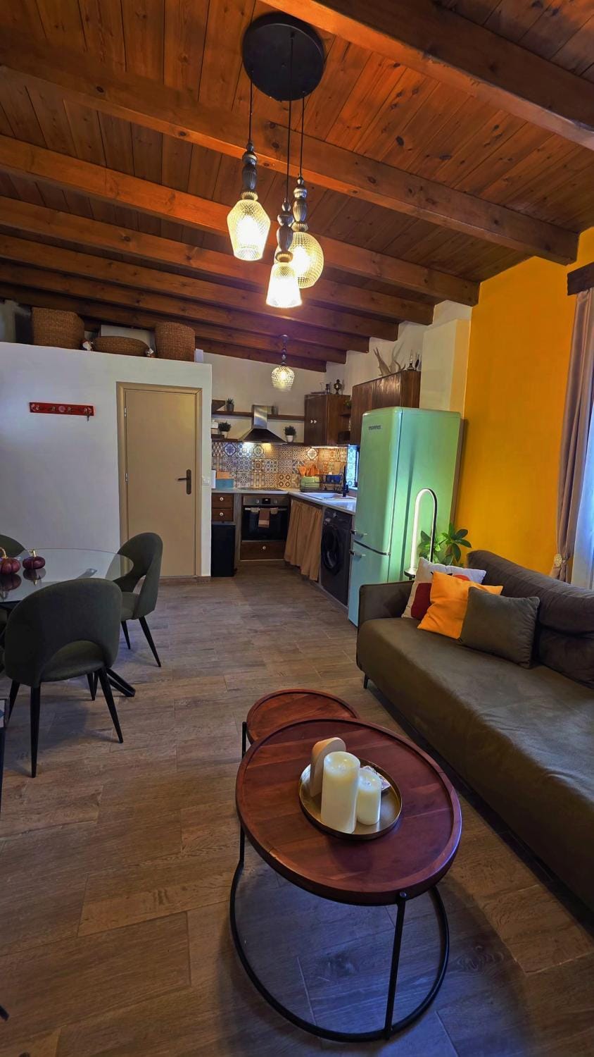 Coffee/tea facilities, Kitchen or kitchenette, Dining area, stove, washing machine, kitchen