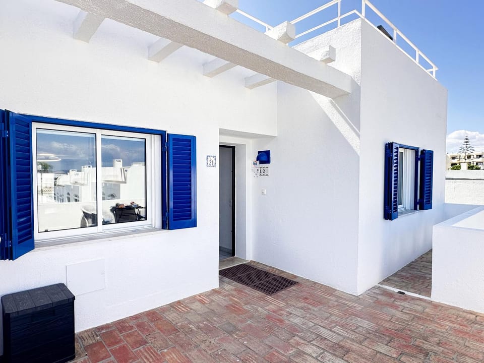 Property building, Facade/entrance, Off site