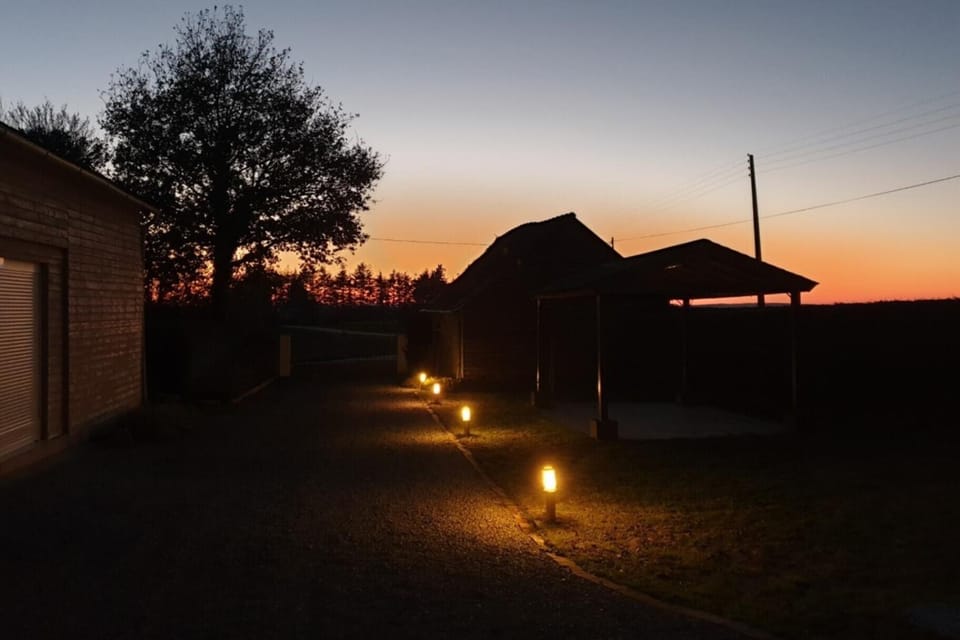 2 Bed Cottage Sleeps 5 with Pool and Pet Friendly House in Brittany