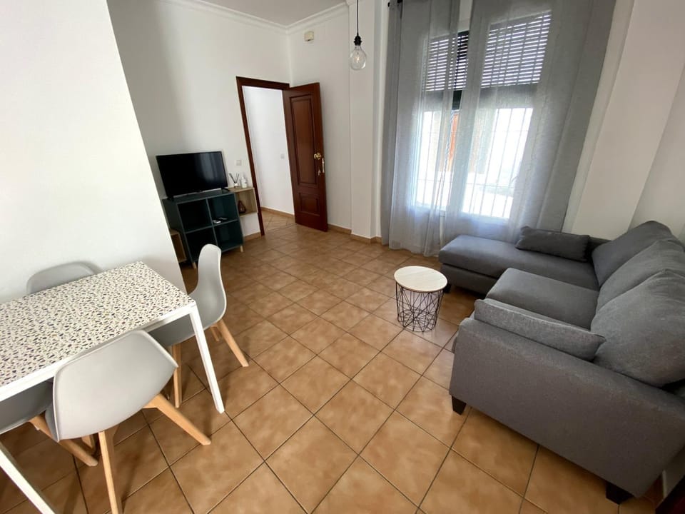 TV and multimedia, Living room, Seating area, Dining area