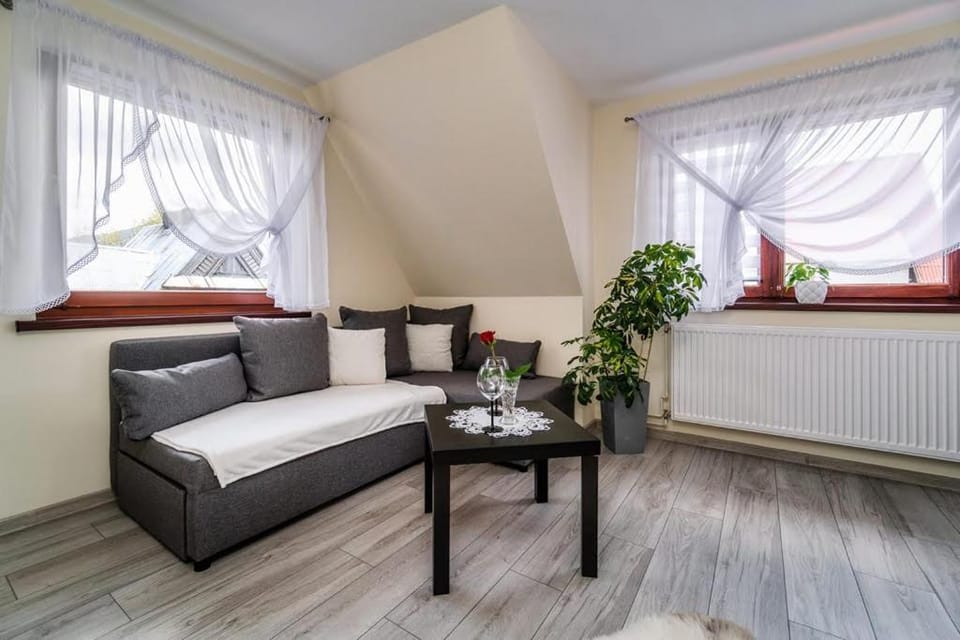 Photo of the whole room, Seating area, Bedroom