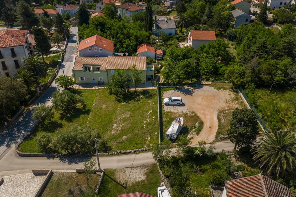 Property building, Bird's eye view, Street view, Parking