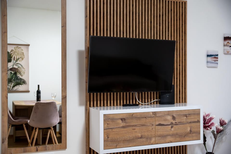 TV and multimedia, Evening entertainment