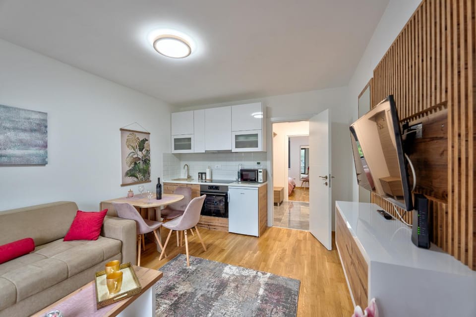 TV and multimedia, Kitchen or kitchenette, Living room, Seating area, Dining area, oven, stove, toaster