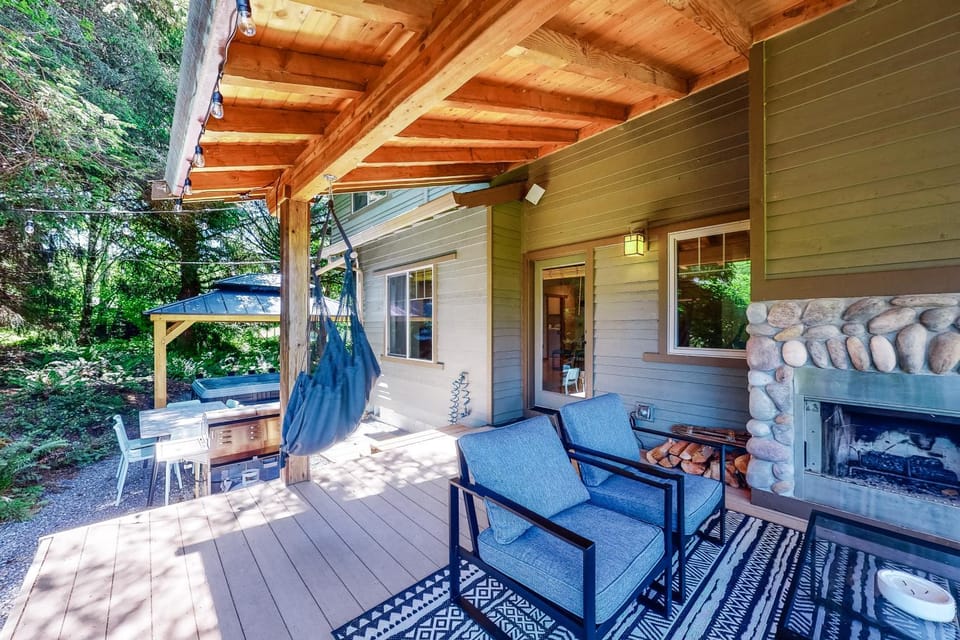 Creekside Retreat House in Rockaway Beach