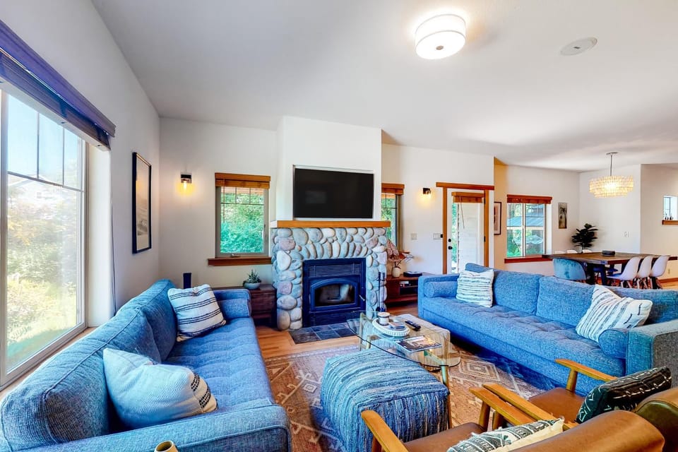 Creekside Retreat House in Rockaway Beach