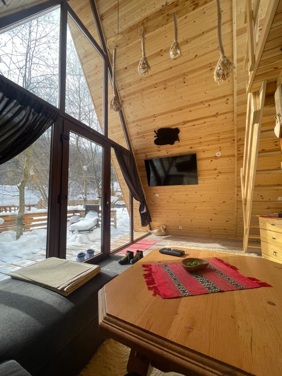 Communal lounge/ TV room, TV and multimedia, Evening entertainment, Garden view
