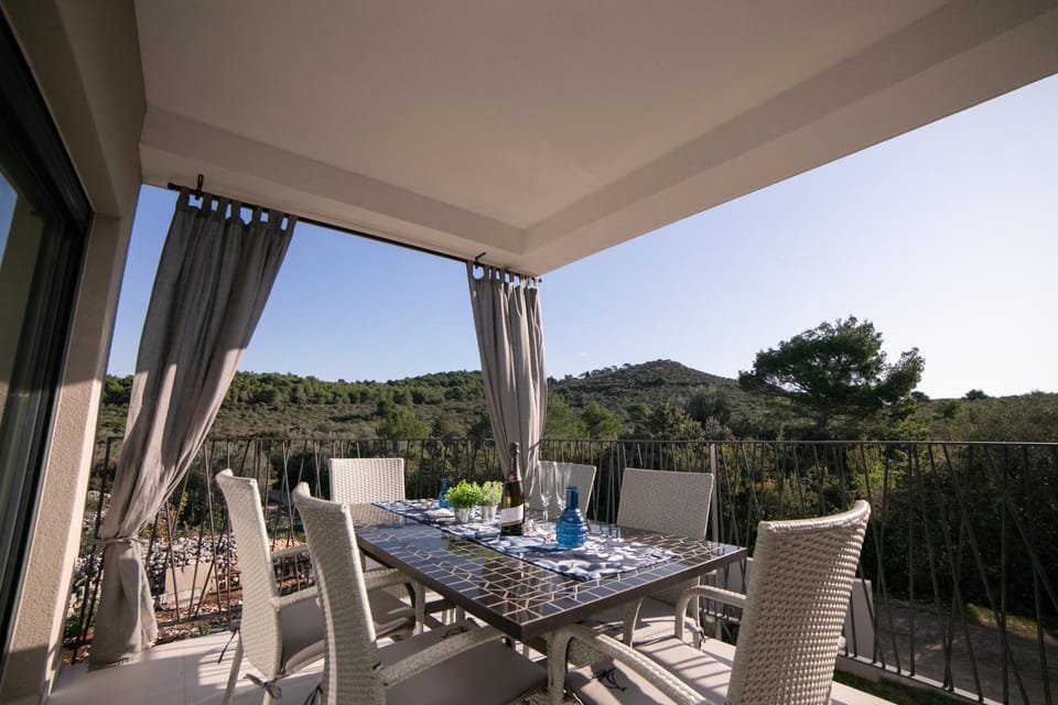 Balcony/Terrace, Mountain view