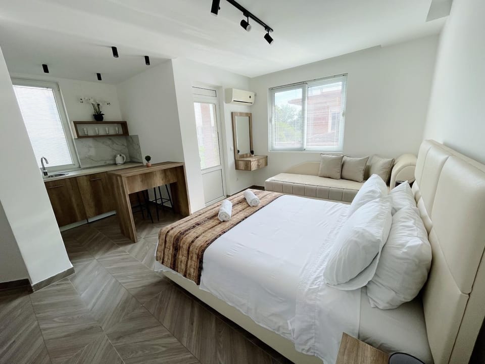 Bed, Photo of the whole room, Bedroom