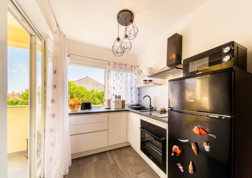 Kitchen or kitchenette, dishwasher, minibar, pet friendly, stove, toaster