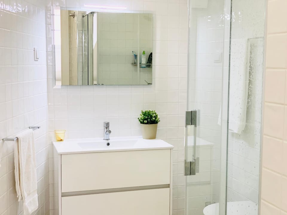 Shower, Bathroom