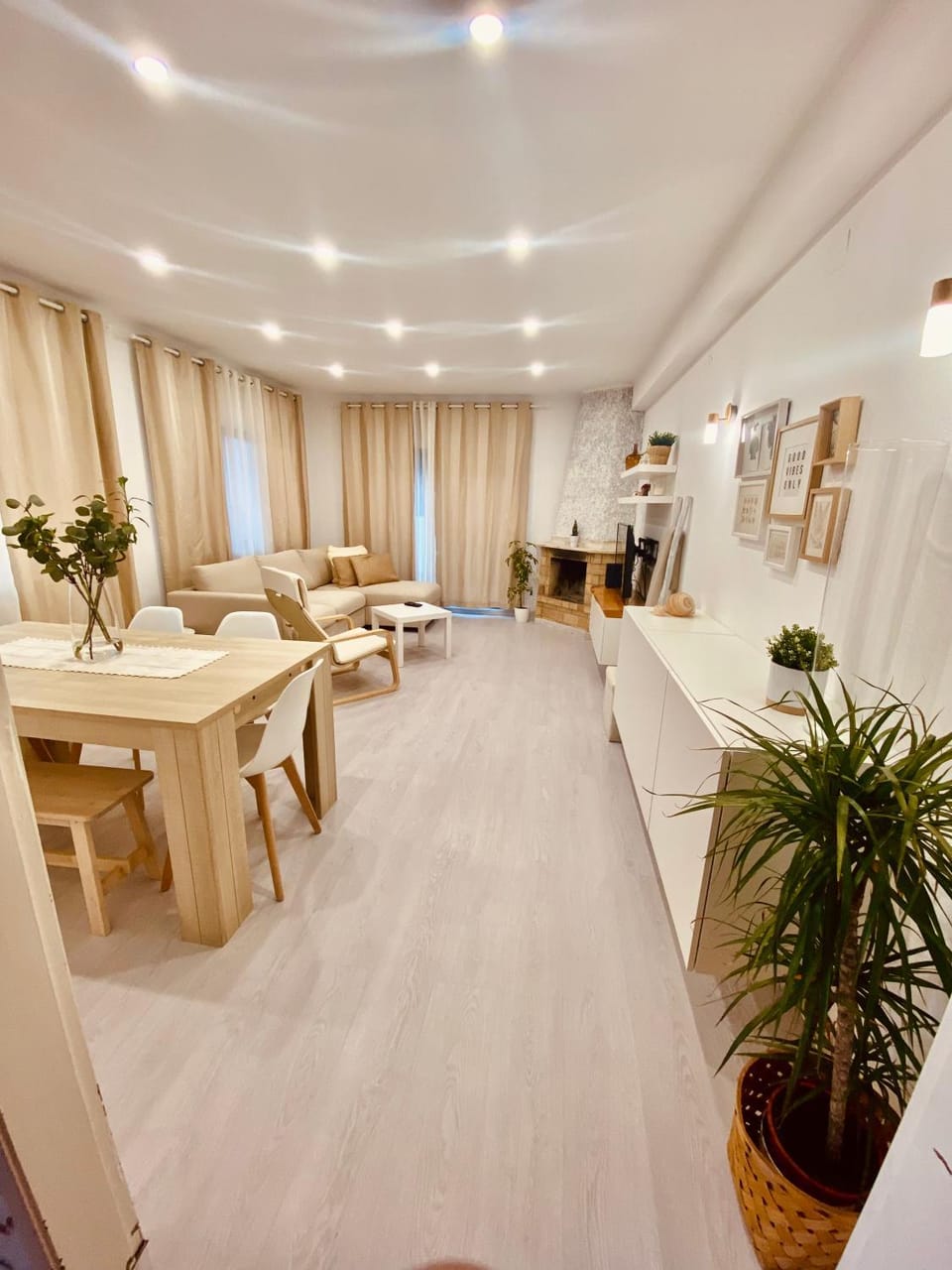 Living room, Dining area
