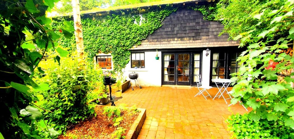 Facade/entrance, Garden