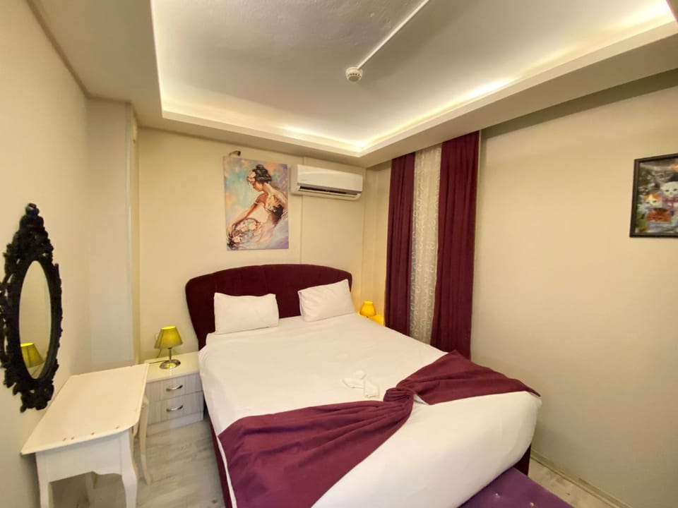 Bed, Photo of the whole room, Bedroom, air conditioner