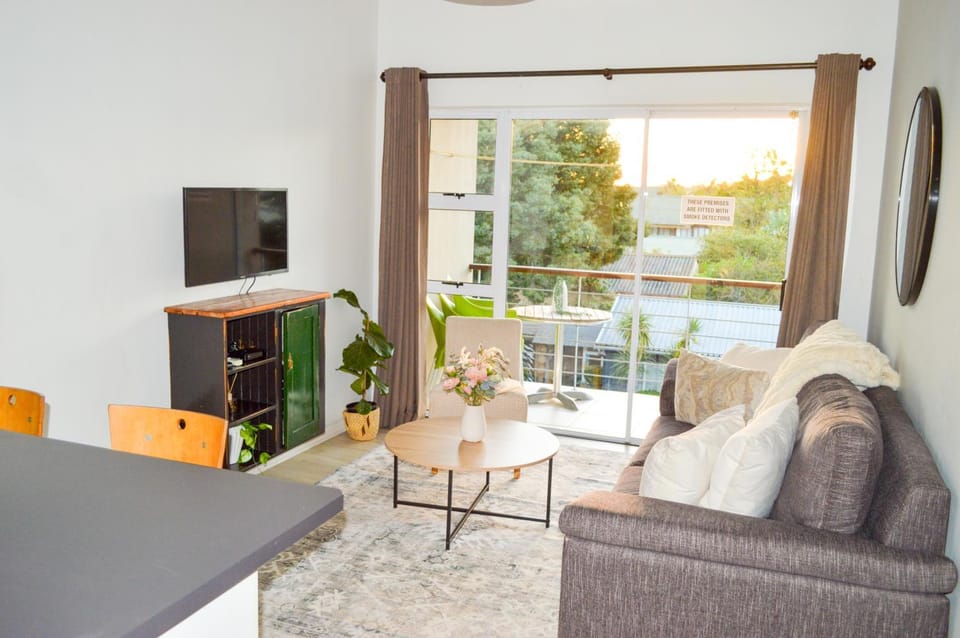 Communal lounge/ TV room, TV and multimedia, Living room, Seating area