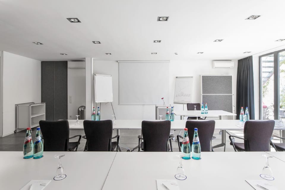 Banquet/Function facilities, Meeting/conference room