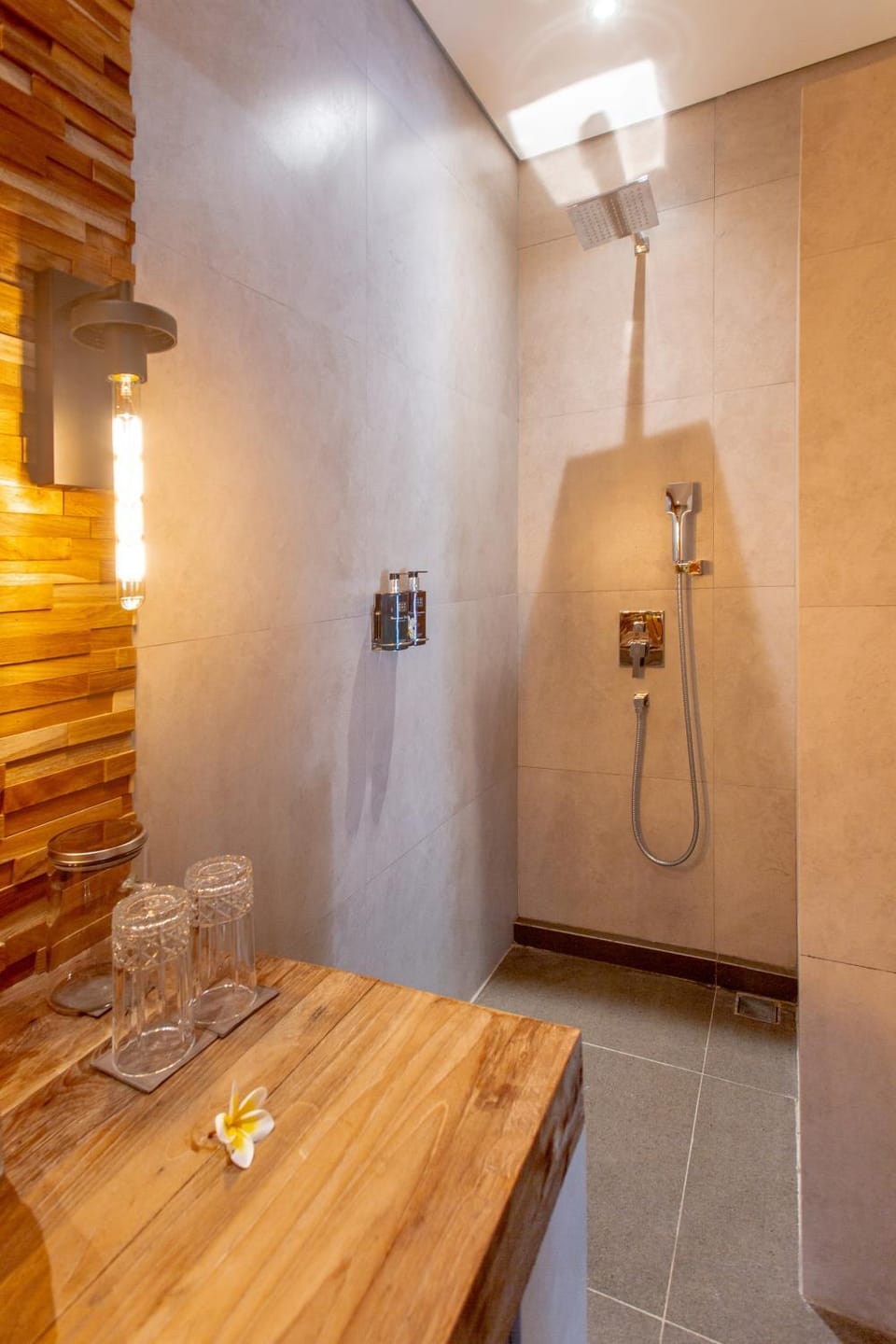 Balidroomvilla Sanur - Full Serviced - Beachside Villa in Denpasar