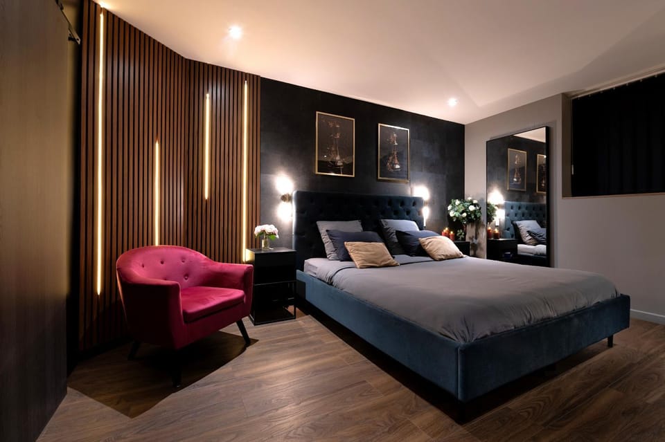 Bed, Photo of the whole room, Bedroom