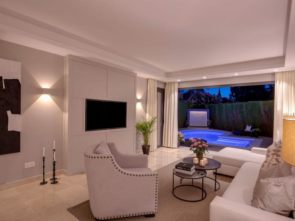 TV and multimedia, Living room, Pool view, Swimming pool