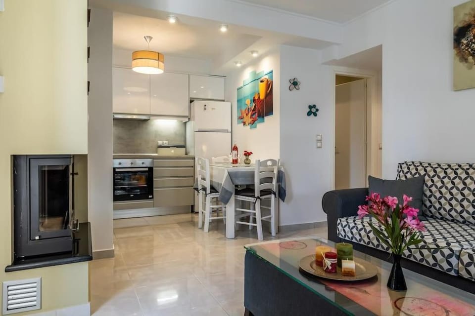 Kitchen or kitchenette, Living room, Seating area, Dining area, Food, oven, stove