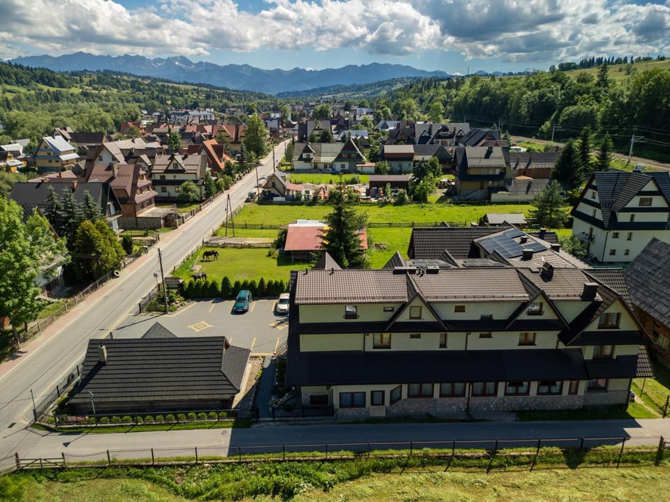 Property building, Bird's eye view, Mountain view