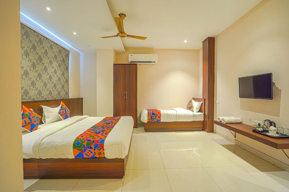 TV and multimedia, Photo of the whole room, Bedroom