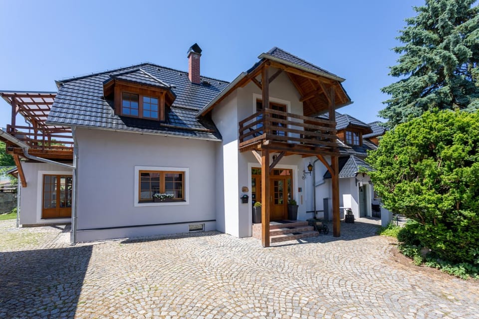 Property building, Facade/entrance