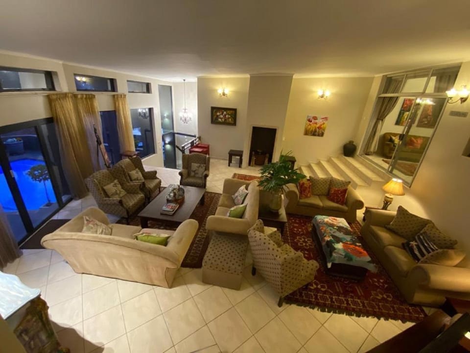 Property building, Living room, Lounge or bar, Seating area