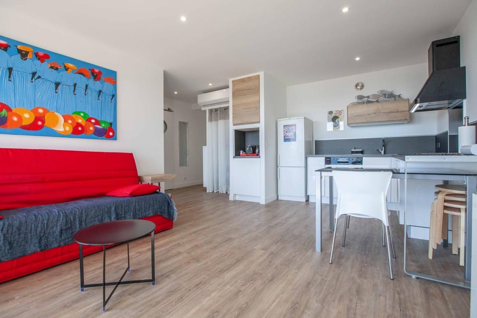 Très beau T2 climatisé refait à neuf, vue mer panoramique exceptionnelle à 120m à pied de la plage Apartment in La Ciotat