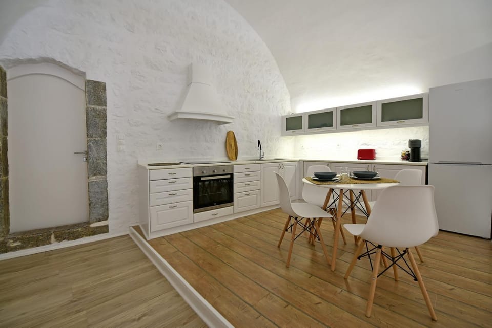 Kitchen or kitchenette, Dining area, Breakfast