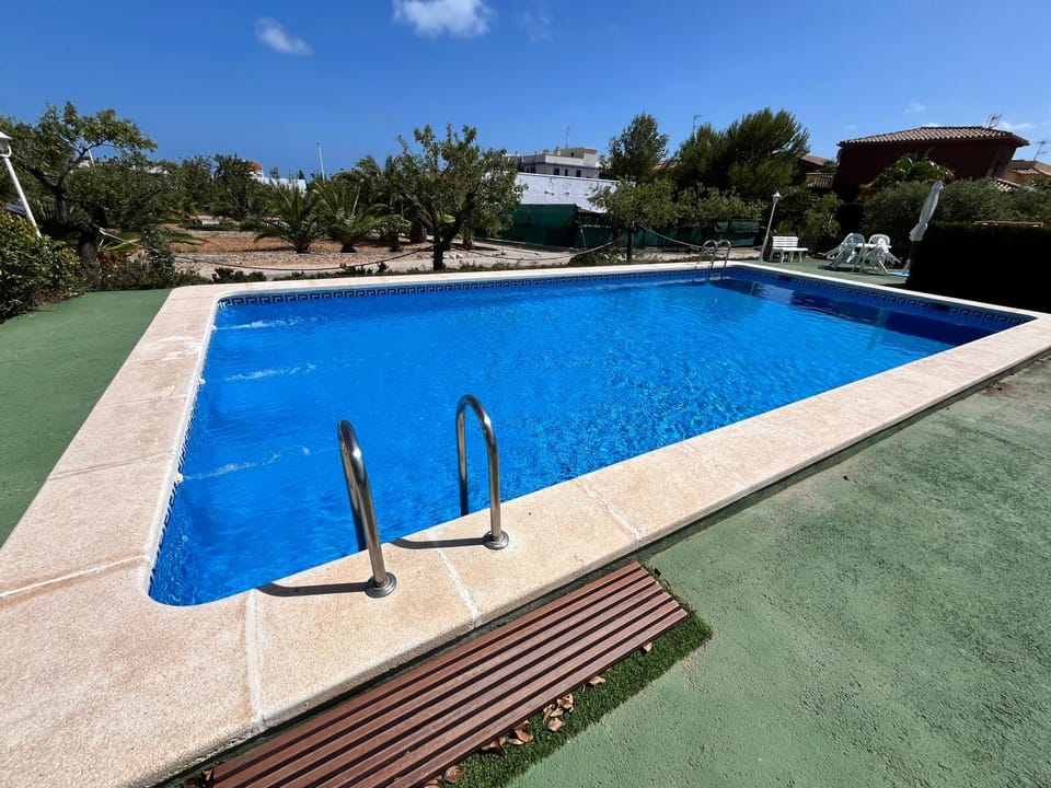Day, Pool view, Swimming pool, sunbed