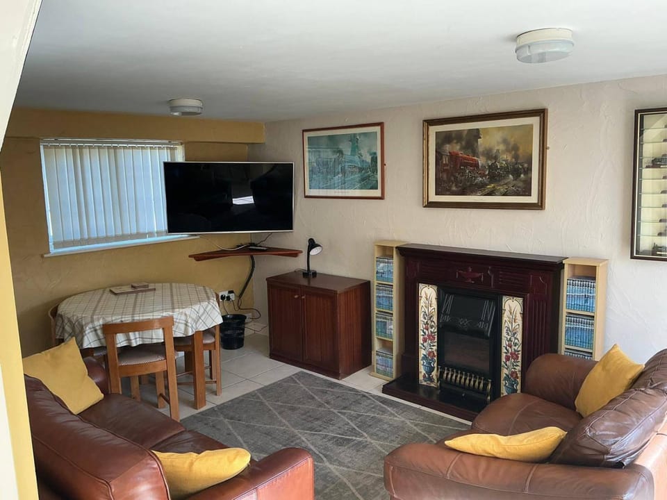 Rain Hill Cottage - Sleeps 4 Parking & Pets Ok House in Louth