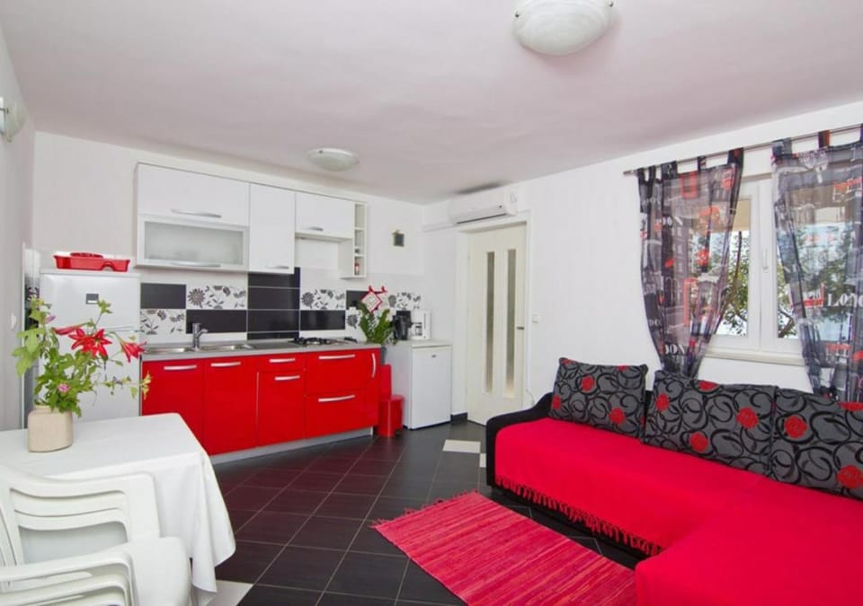 Kitchen or kitchenette, Living room