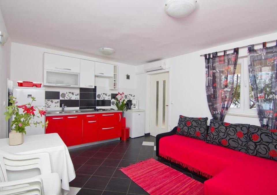 Kitchen or kitchenette, Living room
