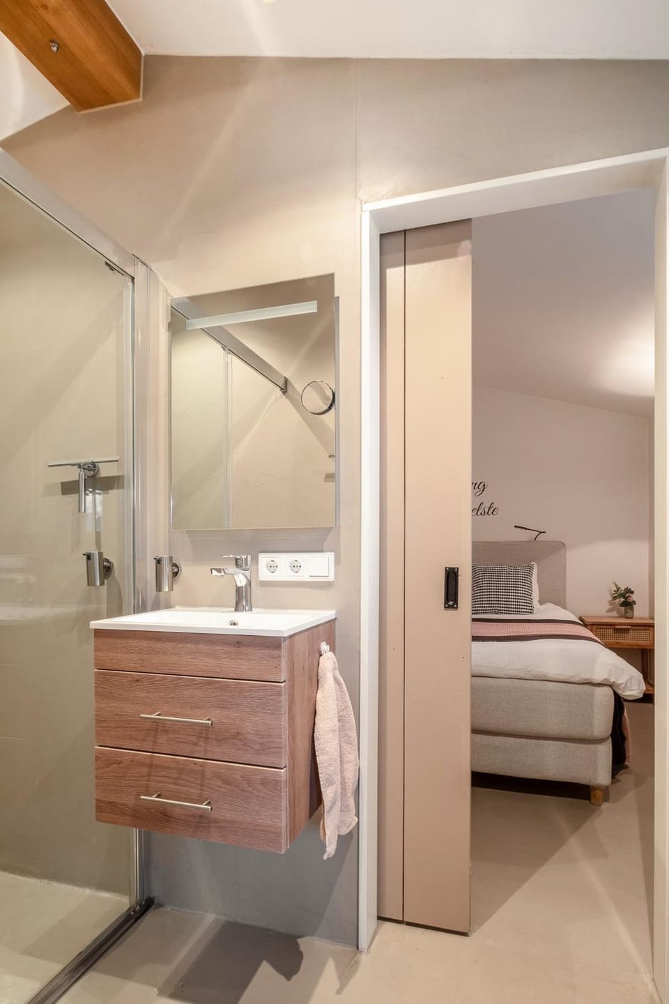 Bed, Bathroom