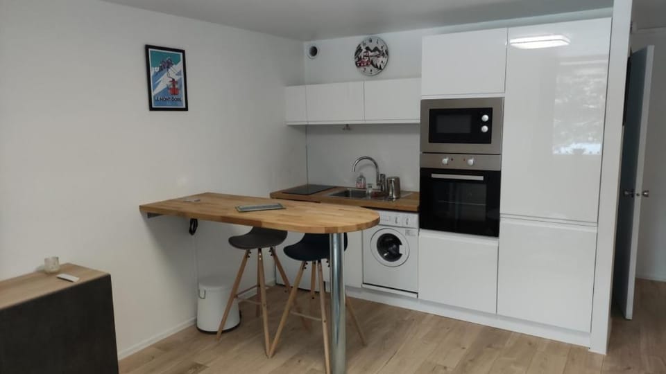 Studio avec balcon et vue sur le Sancy Apartment in Auvergne-Rhône-Alpes