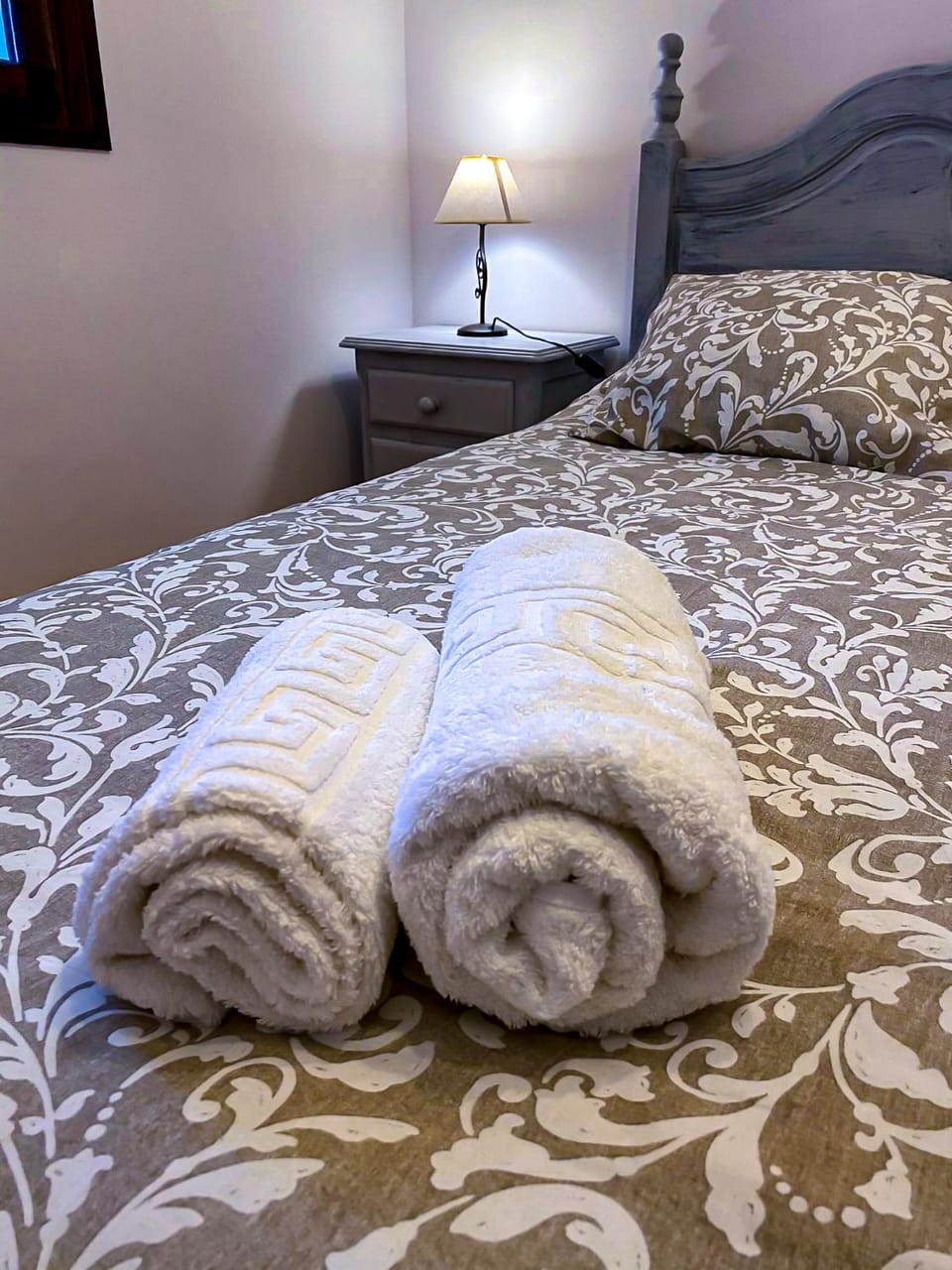 Bed, Photo of the whole room, Bedroom, towels