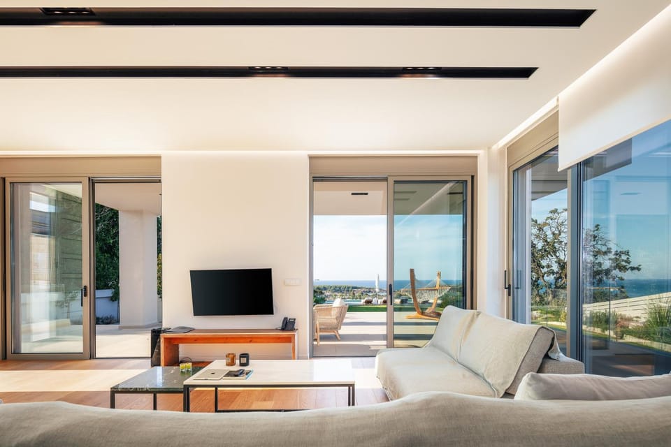 TV and multimedia, Living room, Seating area, Sea view