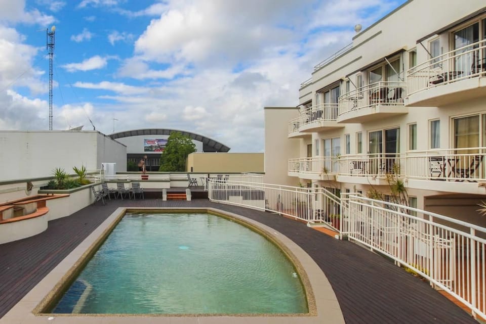 Day, Swimming pool