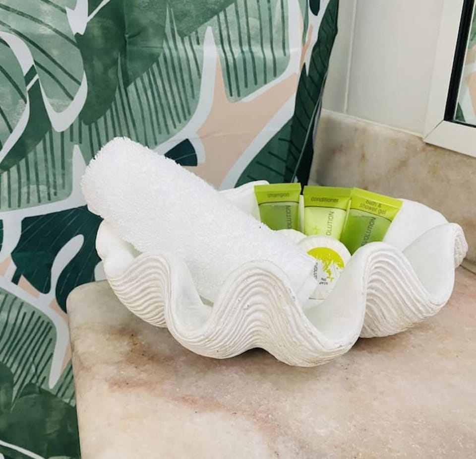 Bathroom, towels