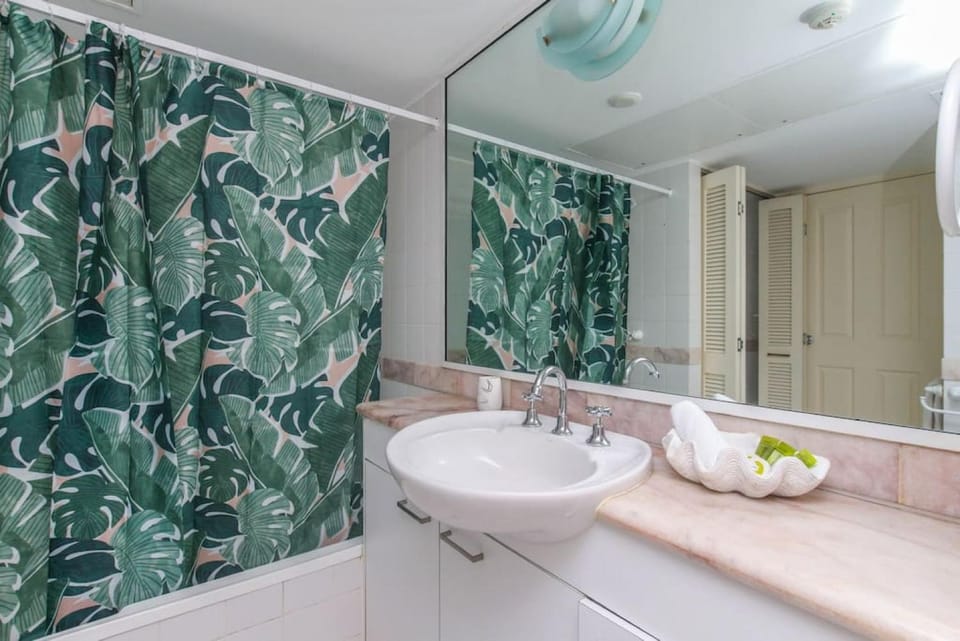 Shower, Toilet, Bathroom, Bath, heating, towels