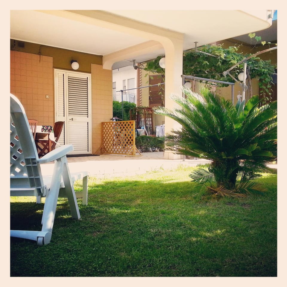 Facade/entrance, Garden