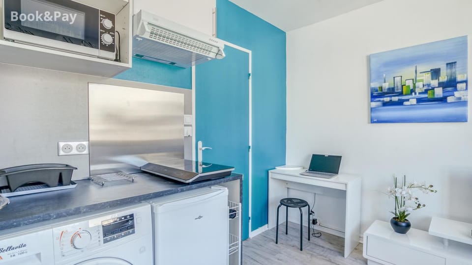 Coffee/tea facilities, Kitchen or kitchenette