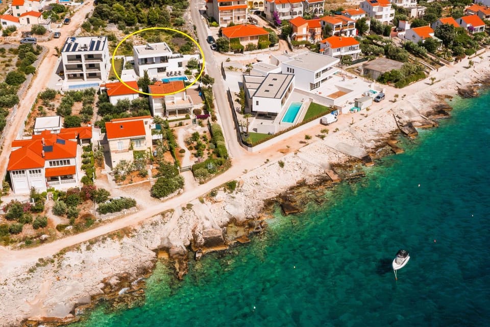 Property building, Neighbourhood, Bird's eye view, Beach, Sea view, Location
