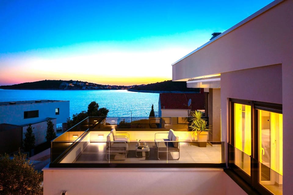 View (from property/room), Balcony/Terrace, Seating area, Sea view